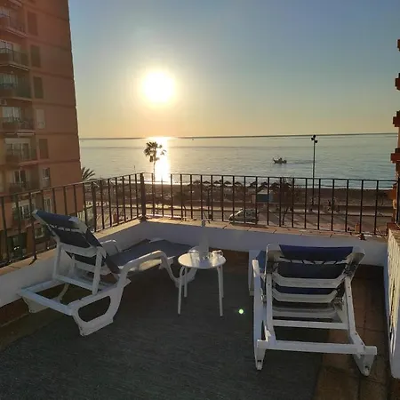 Atico Castillo Primera Linea Playa Фуэнхирола