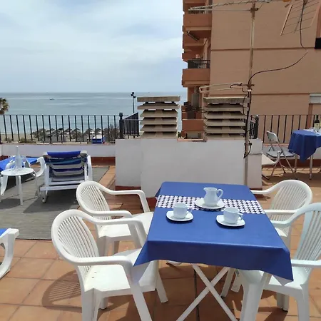 Atico Castillo Primera Linea Playa * Фуэнхирола