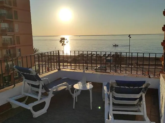 Atico Castillo Primera Linea Playa フエンヒロラ